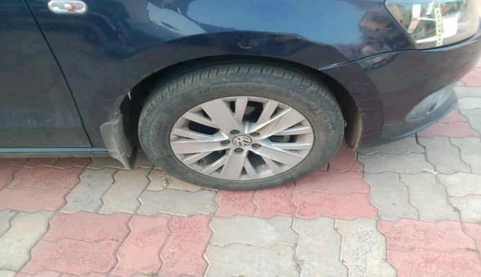 2015 Volkswagen Vento HIGHLINE 1.5 AT, Diesel, Automatic, 57,956 km, tyre