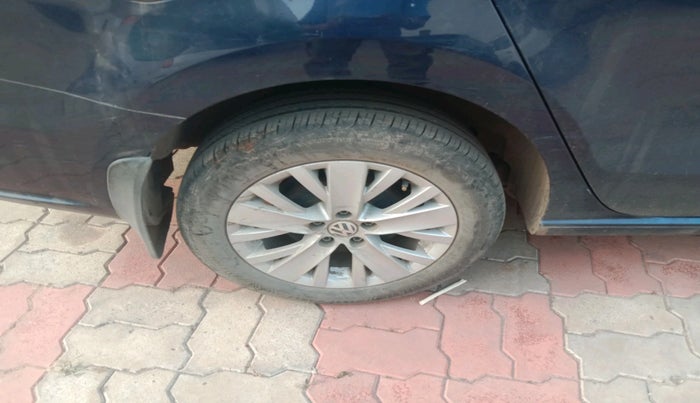 2015 Volkswagen Vento HIGHLINE 1.5 AT, Diesel, Automatic, 57,956 km, tyre