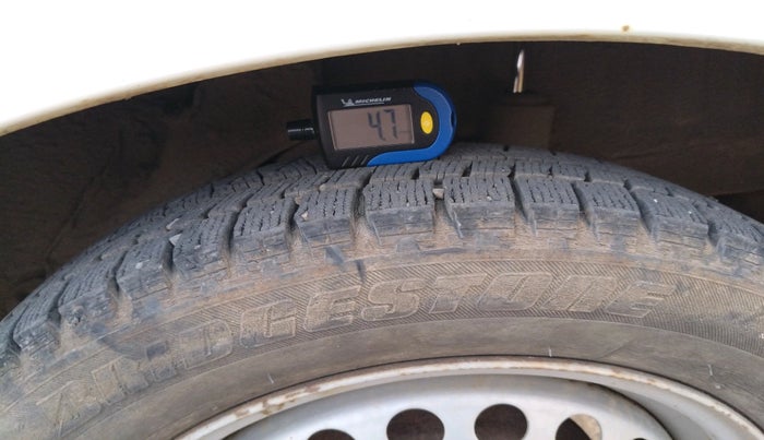 2013 Honda Brio E MT, Petrol, Manual, 1,02,100 km, tyre