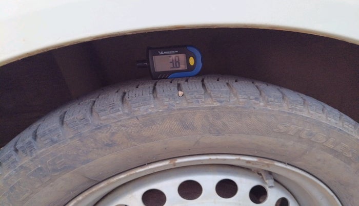 2013 Honda Brio E MT, Petrol, Manual, 1,02,100 km, tyre