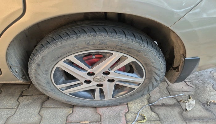 2015 Maruti Ertiga VXI CNG, CNG, Manual, 1,75,000 km, tyre