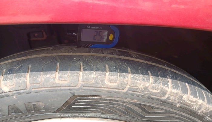 2017 Renault Kwid RXT 1.0, Petrol, Manual, 49,967 km, tyre