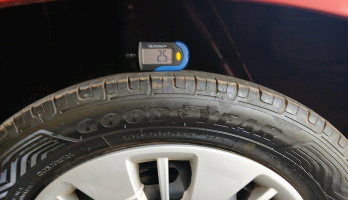 2017 Renault Kwid RXT 1.0, Petrol, Manual, 49,967 km, tyre