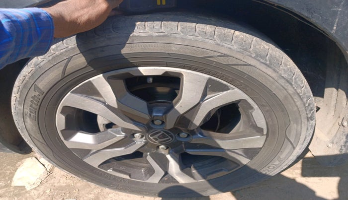 2017 Honda WR-V 1.5L I-DTEC VX MT, Diesel, Manual, 1,01,882 km, tyre