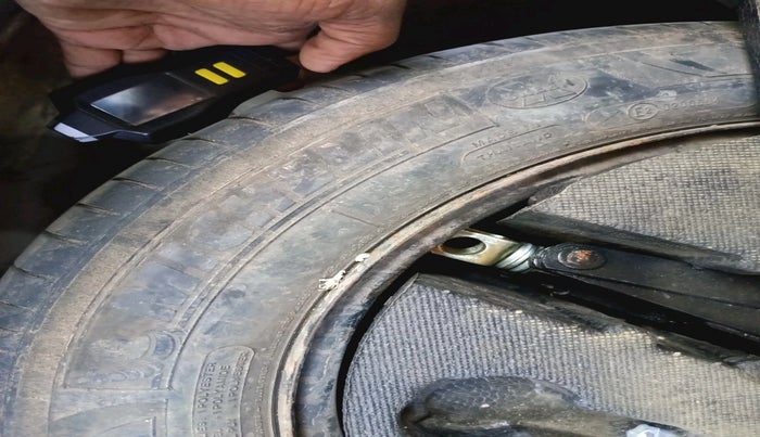 2017 Honda WR-V 1.5L I-DTEC VX MT, Diesel, Manual, 1,01,882 km, tyre