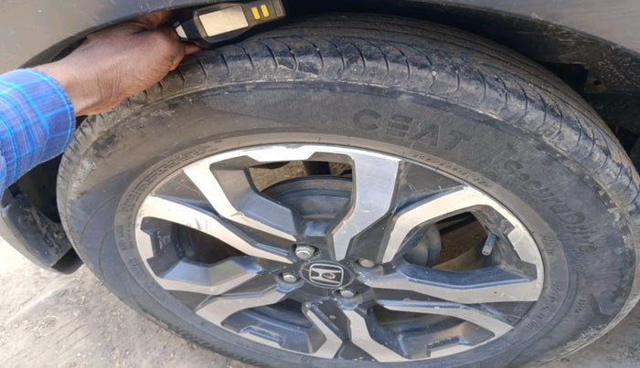 2017 Honda WR-V 1.5L I-DTEC VX MT, Diesel, Manual, 1,01,882 km, tyre