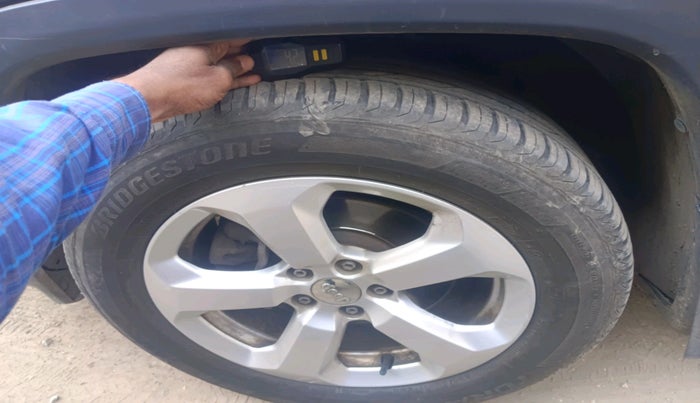 2019 Jeep Compass LONGITUDE (O) 2.0 DIESEL, Diesel, Manual, 1,30,947 km, tyre