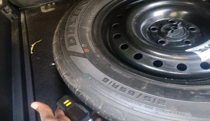 2019 Jeep Compass LONGITUDE (O) 2.0 DIESEL, Diesel, Manual, 1,30,947 km, tyre