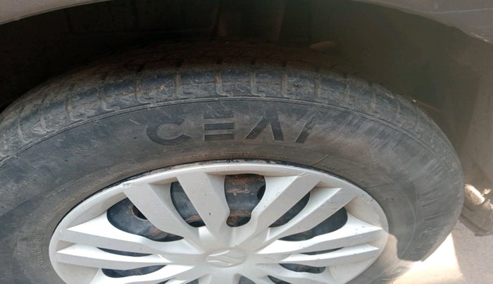 2017 Maruti Dzire VDI, Diesel, Manual, 1,63,848 km, tyre