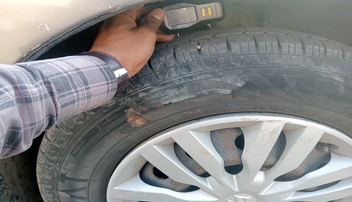 2017 Maruti Dzire VDI, Diesel, Manual, 1,63,848 km, tyre