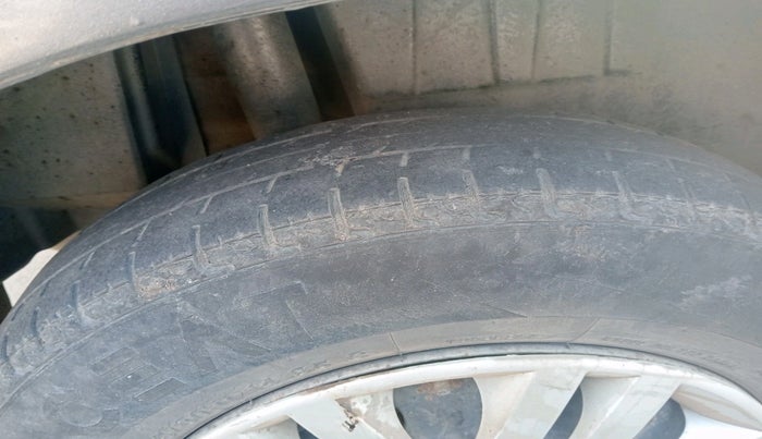 2017 Maruti Dzire VDI, Diesel, Manual, 1,63,848 km, tyre