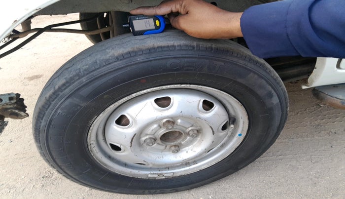 2018 Maruti Eeco 5 STR WITH A/C+HTR, Petrol, Manual, 2,61,202 km, tyre