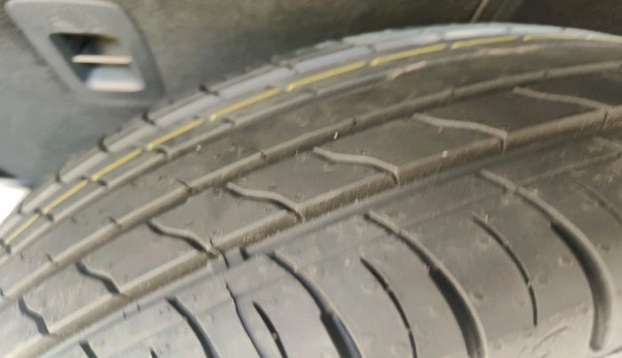 2020 Mahindra XUV300 W8 (O) 1.5 DIESEL AMT, Diesel, Automatic, 46,890 km, tyre