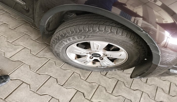 2014 Mahindra XUV500 W8, Diesel, Manual, 1,04,074 km, tyre