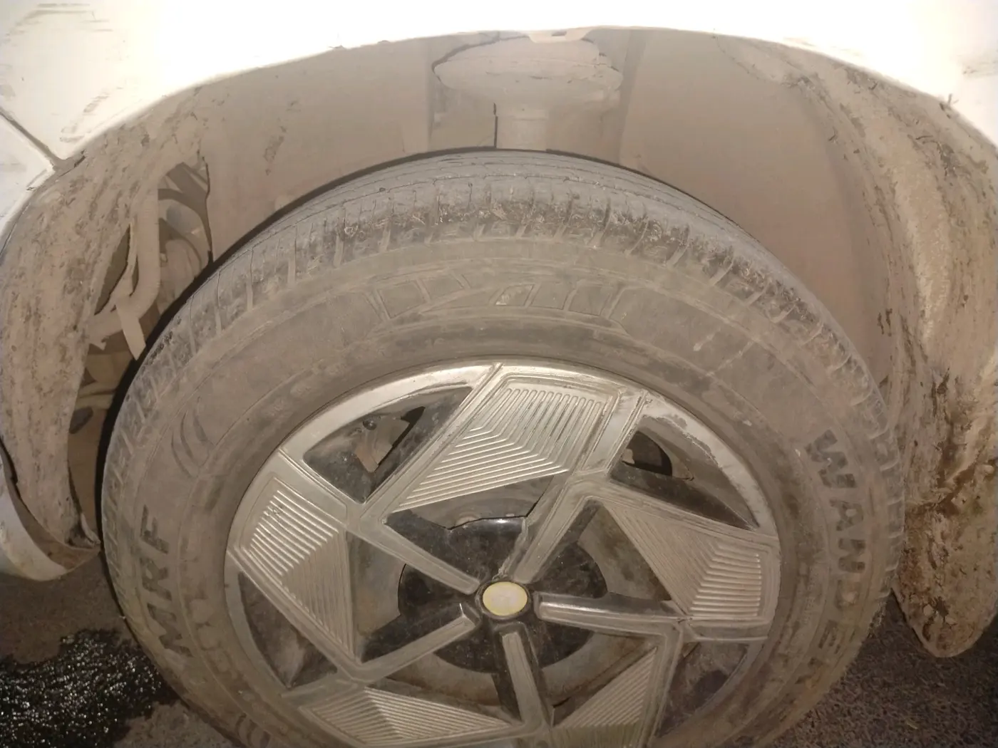 2013 Nissan Terrano XL (D), Diesel, Manual, 97,700 km, tyre