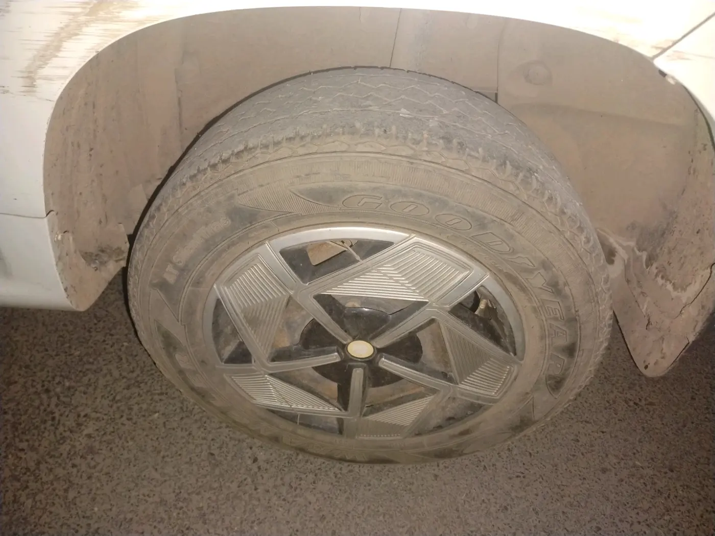 2013 Nissan Terrano XL (D), Diesel, Manual, 97,700 km, tyre