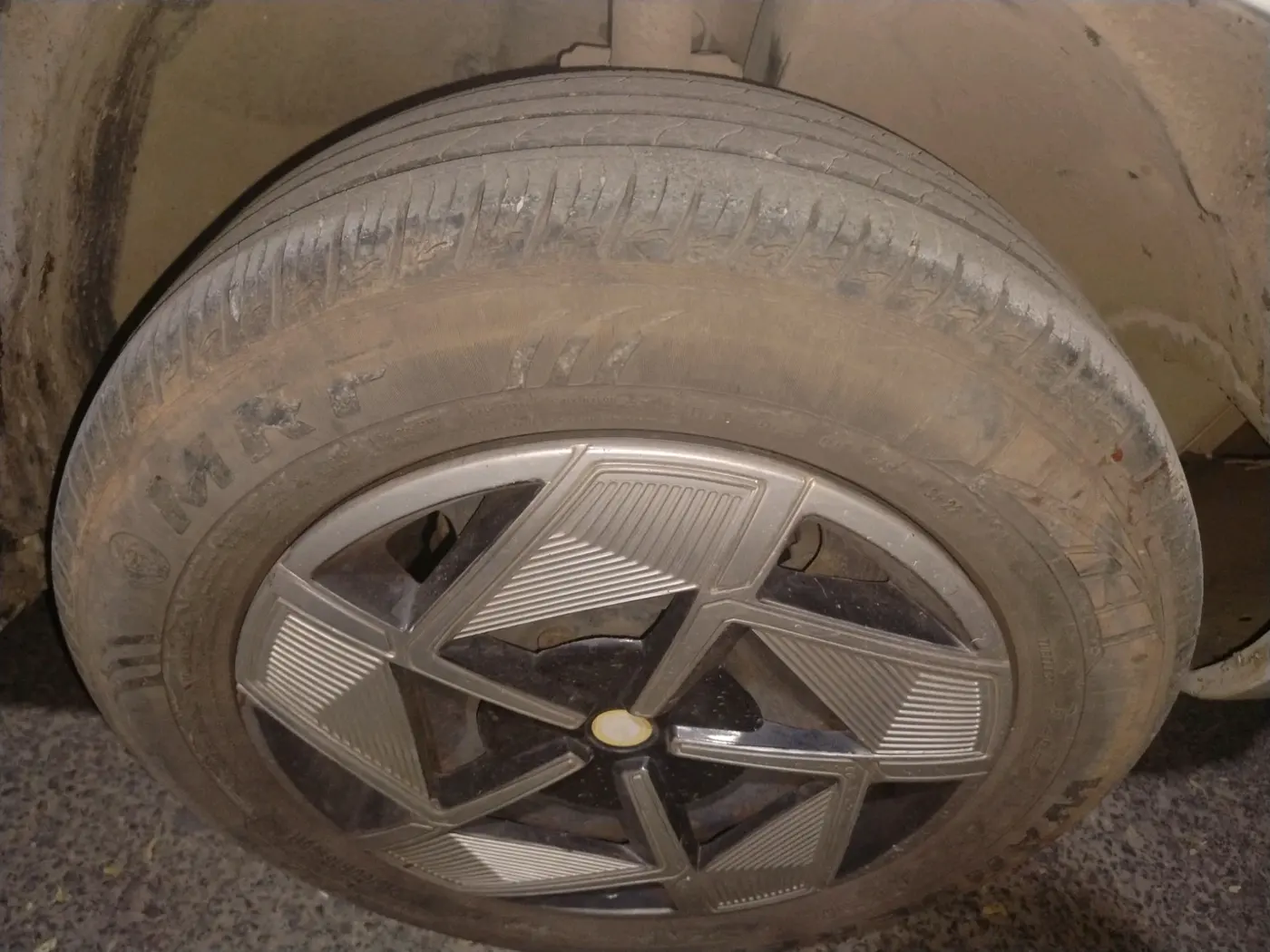 2013 Nissan Terrano XL (D), Diesel, Manual, 97,700 km, tyre