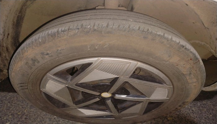 2013 Nissan Terrano XL (D), Diesel, Manual, 97,690 km, tyre