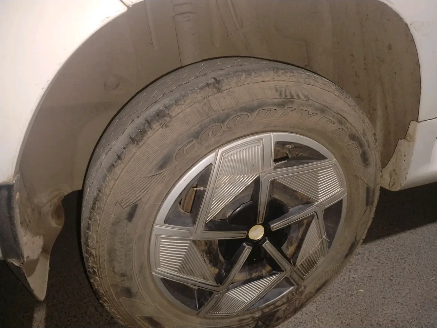 2013 Nissan Terrano XL (D), Diesel, Manual, 97,700 km, tyre