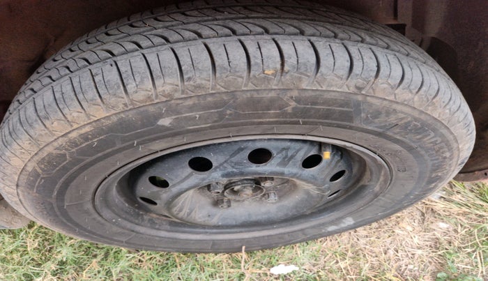 2016 Maruti Swift VDI, Diesel, Manual, 1,16,303 km, tyre