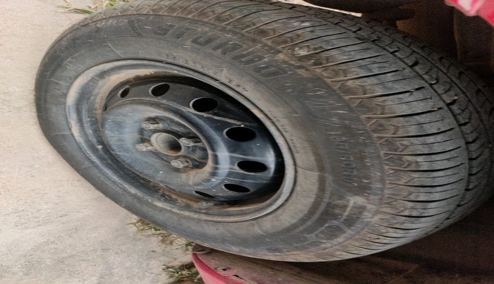 2016 Maruti Swift VDI, Diesel, Manual, 1,16,303 km, tyre