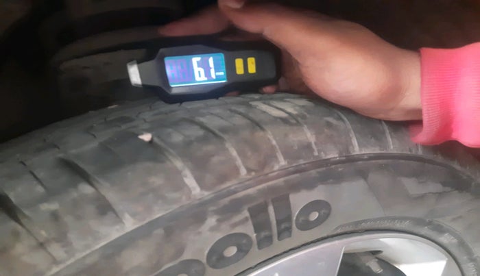 2022 Mahindra XUV300 W6 1.2 PETROL AMT, Petrol, Automatic, 7,787 km, tyre