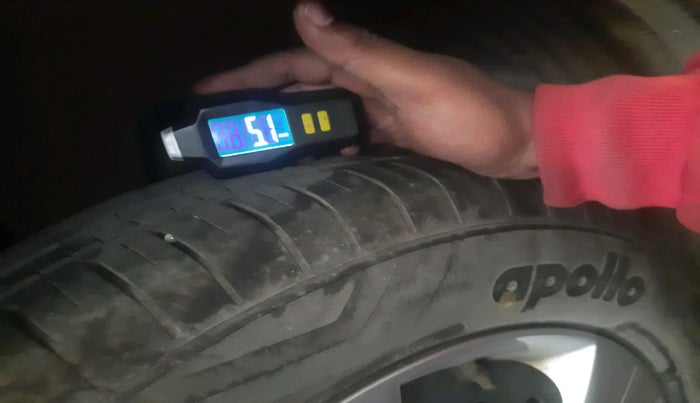 2022 Mahindra XUV300 W6 1.2 PETROL AMT, Petrol, Automatic, 7,787 km, tyre