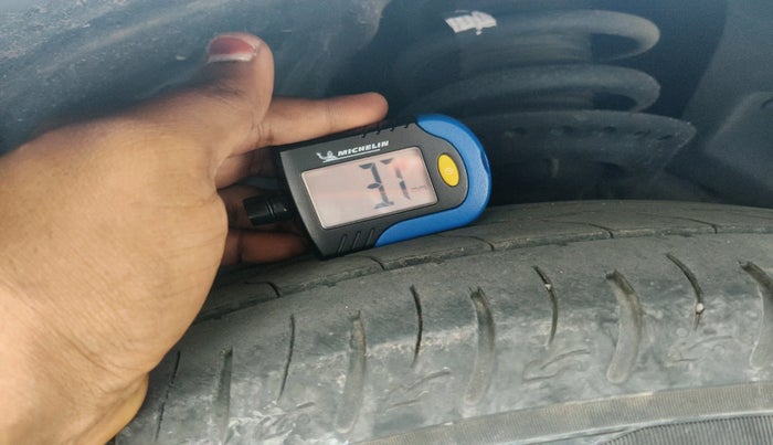 2022 Mahindra XUV300 W8 1.2 PETROL, Petrol, Manual, 32,562 km, tyre