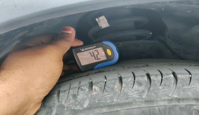 2022 Mahindra XUV300 W8 1.2 PETROL, Petrol, Manual, 32,562 km, tyre