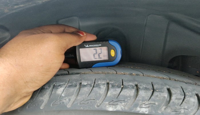 2022 Mahindra XUV300 W8 1.2 PETROL, Petrol, Manual, 32,562 km, tyre