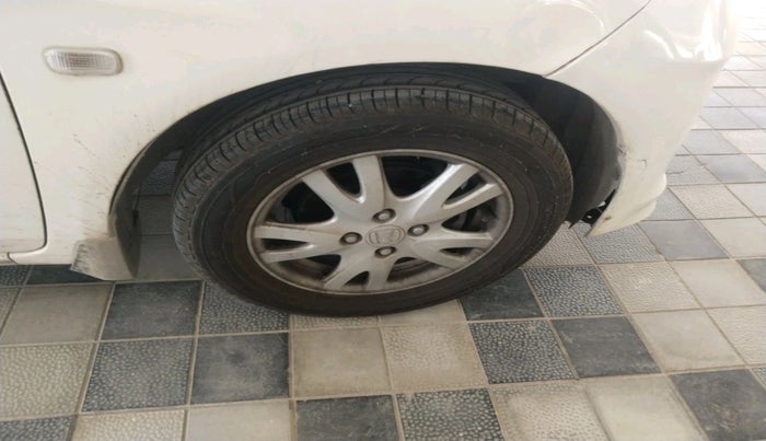 2013 Honda Brio V MT, Petrol, Manual, 99,650 km, tyre