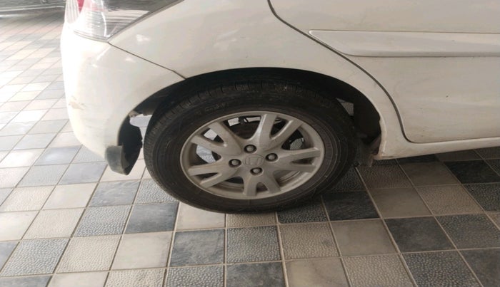 2013 Honda Brio V MT, Petrol, Manual, 99,650 km, tyre