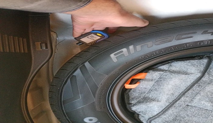 2019 Hyundai VENUE SX PLUS 1.0 TURBO DCT, Petrol, Automatic, 32,846 km, tyre