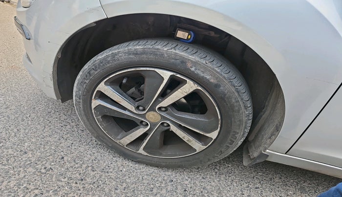 2020 Tata ALTROZ XZ PETROL, Petrol, Manual, 70,656 km, tyre