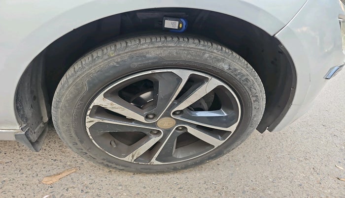 2020 Tata ALTROZ XZ PETROL, Petrol, Manual, 70,656 km, tyre