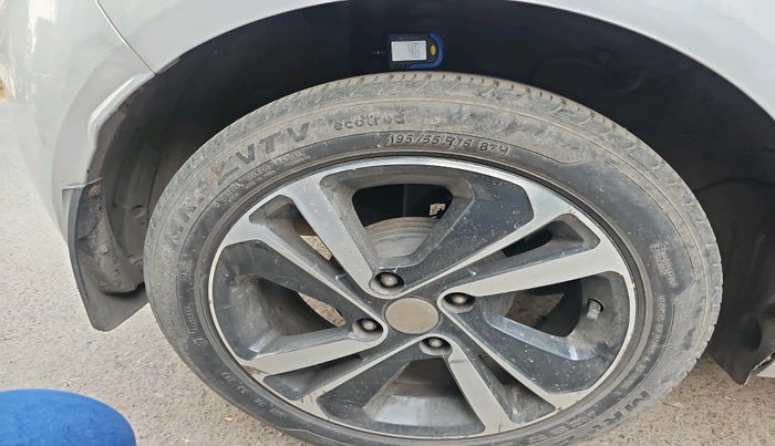 2020 Tata ALTROZ XZ PETROL, Petrol, Manual, 70,656 km, tyre