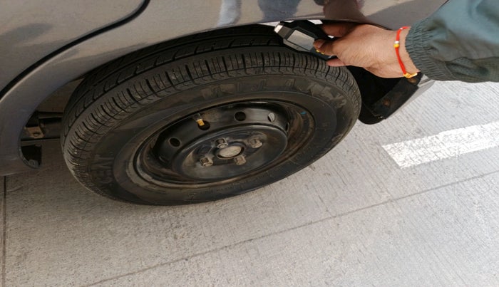 2017 Maruti Alto 800 VXI, Petrol, Manual, 40,144 km, tyre