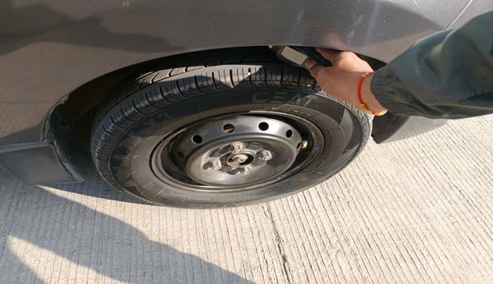 2017 Maruti Alto 800 VXI, Petrol, Manual, 40,144 km, tyre