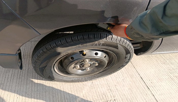 2017 Maruti Alto 800 VXI, Petrol, Manual, 40,144 km, tyre