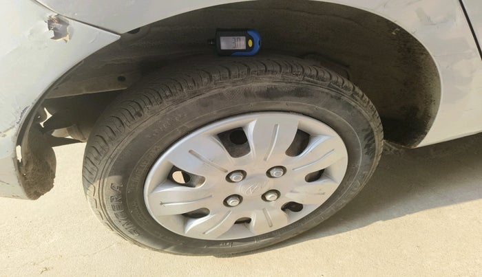 2010 Hyundai i10 MAGNA 1.2, Petrol, Manual, 90,198 km, tyre