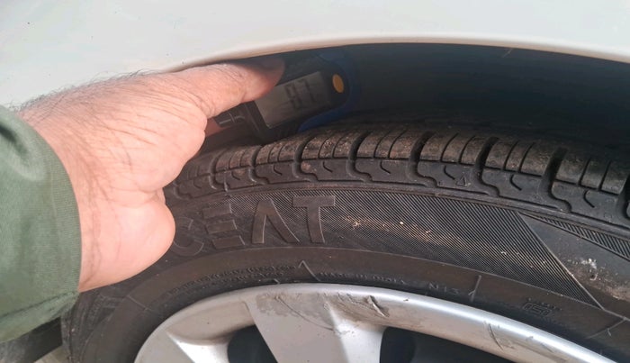 2011 Hyundai Eon MAGNA, Petrol, Manual, 27,931 km, tyre