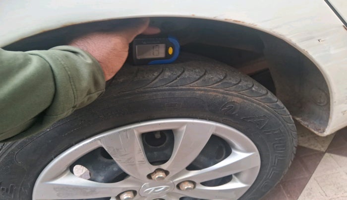 2011 Hyundai Eon MAGNA, Petrol, Manual, 27,931 km, tyre