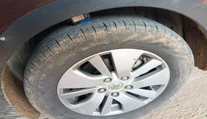 2016 Maruti S Cross ALPHA 1.6, Diesel, Manual, 1,03,532 km, tyre