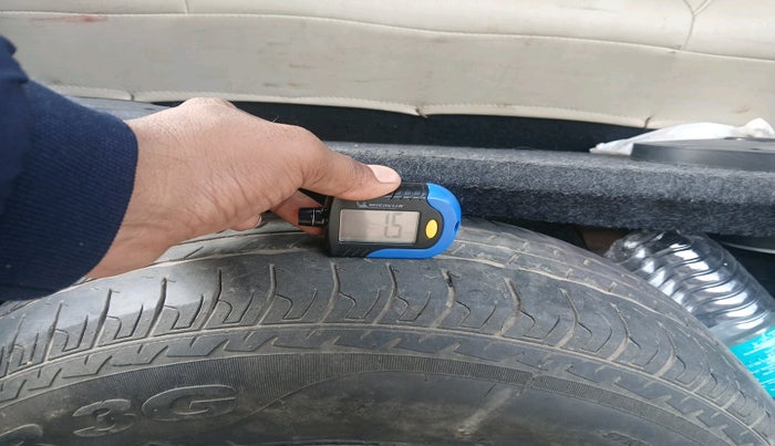 2018 Mahindra KUV 100 NXT K4+ P 6 STR, Petrol, Manual, 1,04,675 km, tyre