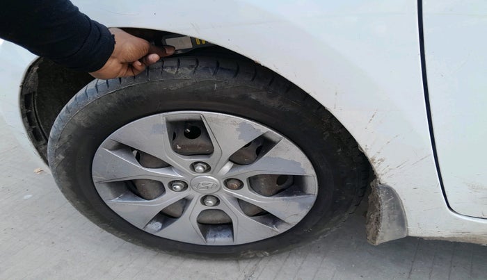 2018 Hyundai Xcent E+, Petrol, Manual, 1,17,592 km, tyre