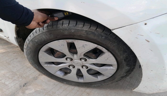 2018 Hyundai Xcent E+, Petrol, Manual, 1,17,592 km, tyre