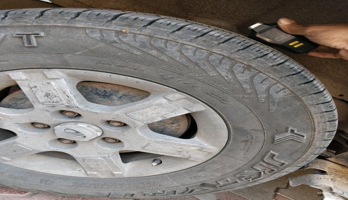 2012 Mahindra Xylo D2, Diesel, Manual, 1,24,232 km, tyre