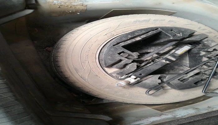 2019 Volkswagen Ameo TRENDLINE 1.0L, Petrol, Manual, 60,801 km, tyre