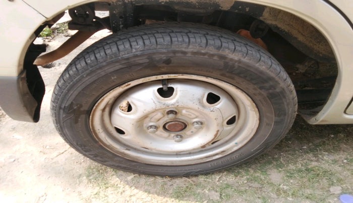 2010 Maruti Zen Estilo LXI, Petrol, Manual, 1,11,515 km, tyre