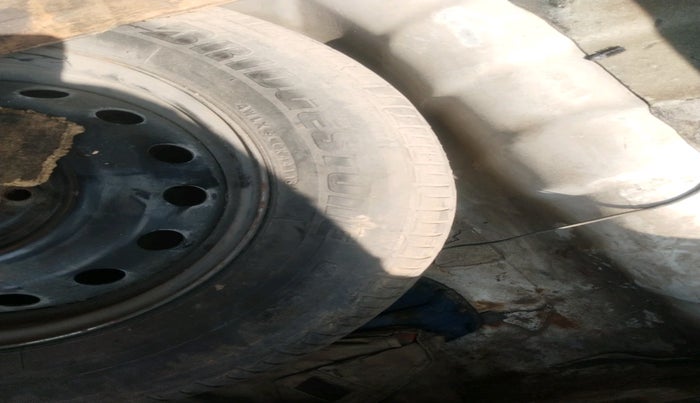 2011 Hyundai Verna FLUIDIC 1.4 CRDI, Diesel, Manual, 1,73,752 km, tyre